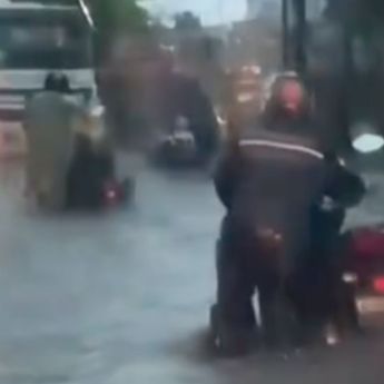 Hujan Lebat Guyur Jakartan Pagi Ini, Genangan Rendam Jakpus&ndash;Jakut hingga Motor Mogok