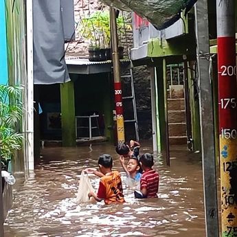 Banjir Jakarta Meluas, 63 RT dan 23 Ruas Jalan Masih Terendam hingga Senin Malam