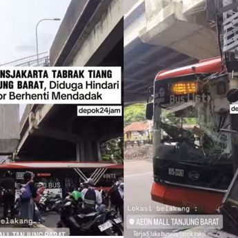 Bus TransJakarta Ringsek Usai Hantam Tiang di Tanjung Barat