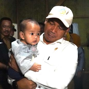 Menteri Wihaji Kunjungi Tiga Keluarga Berisiko Stunting dan Amati Pelaksanaan GENTING di Sukabumi