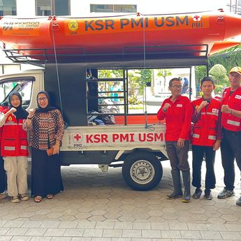 USM Terjunkan Relawan KSR Bantu Penanganan Banjir di Kudus