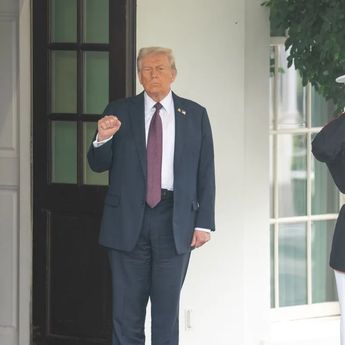 Trump Terapkan Tarif Tambahan 25 Persen untuk Impor Cip Komputasi Canggih