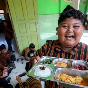 Cek Fakta: Mahasiswa Protes Program MBG Saat Ramadhan di DPR RI