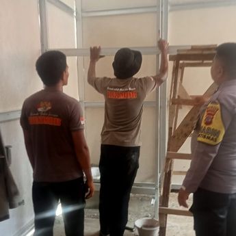 Brimob Terus Percepat Pembangunan Huntara Puluik Sumbar