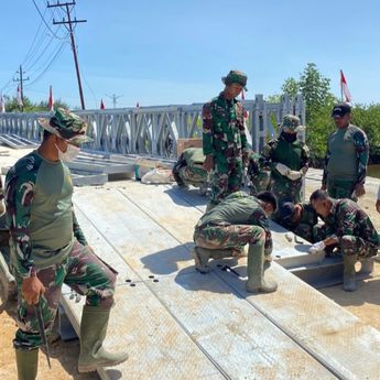 Melihat Jembatan Berhasil Dibangun, Prajurit: Kami Bukan Bangga, tapi Tenang