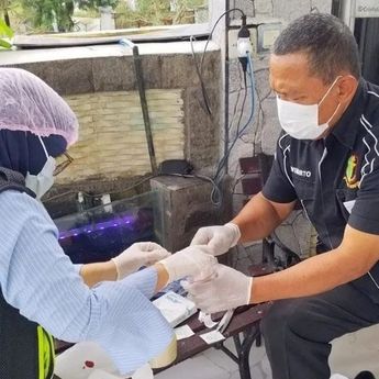 Tim DVI Polda Jabar Ambil Sampel DNA Keluarga Pramugari Pesawat ATR 42-500