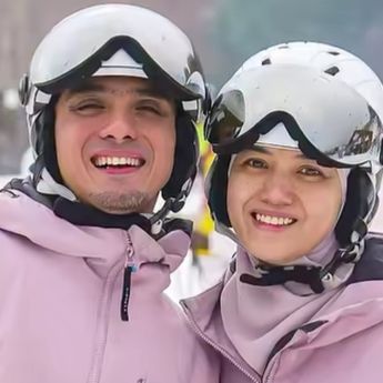 Ricky Harun Pamer Kemesraan Bareng Istri, Usai Dituduh Sering Karaoke Ditemani LC