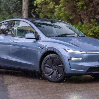 Tesla Model Y 2026 Hadir dengan Layar Infotainment Lebih Besar, Ini Spesifikasi Lengkap dan Harganya
