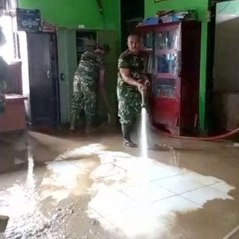 Bersih dari Lumpur, Kepala Sekolah SD Muhammadiyah Meureudu Aceh Bersyukur Siswa Kembali Sekolah