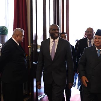 Diplomasi Peci Hitam Prabowo di Lancaster House
