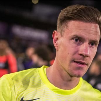 Kiper Barcelona Marc-Andre ter Stegen Resmi Berseragam Girona