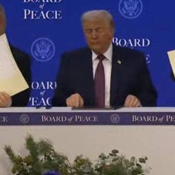 Prabowo Teken Piagam Dewan Perdamaian Gaza Bentukan Trump di Davos