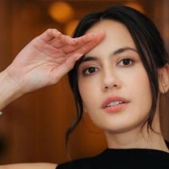 Pevita Pearce Beri Kode Kembali Bintangi Film 5 Cm: Revolusi Hati