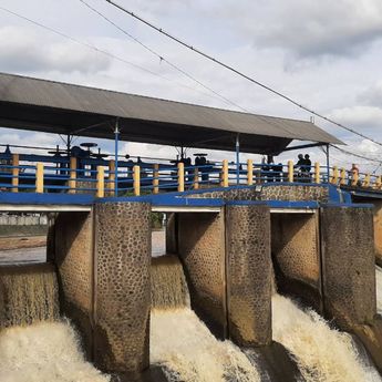 Hujan Deras di Puncak, Bendung Katulampa Siaga III hingga Debit Sungai Ciliwung Melonjak
