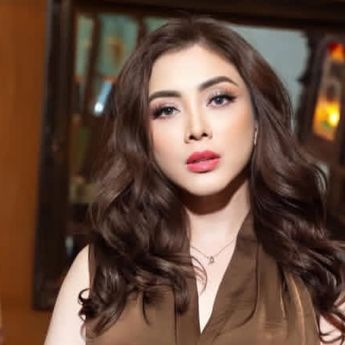 Bantah Jadi Pelakor, Dhena Devanka Ancam Polisikan Buzzer