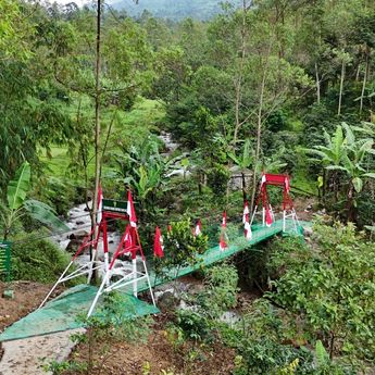 Jembatan Gantung Cisurupan Garut Resmi Digunakan, Pelajar Tak Lagi Terhambat ke Sekolah