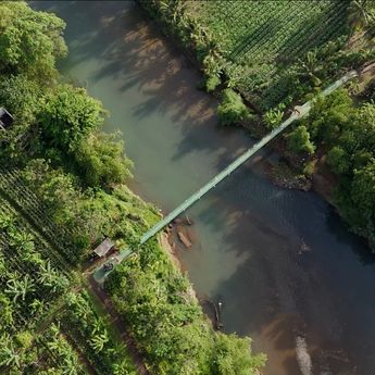 Jembatan Gantung Desa Mandala Kasih Selamatkan Anak-anak dari Arus Deras Sungai Cipalebuh Garut