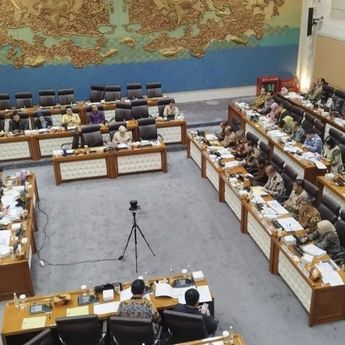 Raker dengan Komisi VII DPR, Menperin Paparkan Target 2026 