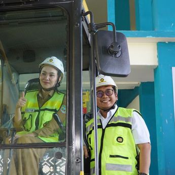 Dukung Pengembangan SDM, United Tractors Hibahkan Ekskavator dan Simulator ke Maluku Utara