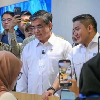 Seskab Teddy dan Menaker Tinjau Program Magang Nasional di PT Paragon