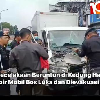 VIDEO: Mobil Box Tabrak Minibus Sampai Ringsek, Sopir Terjepit