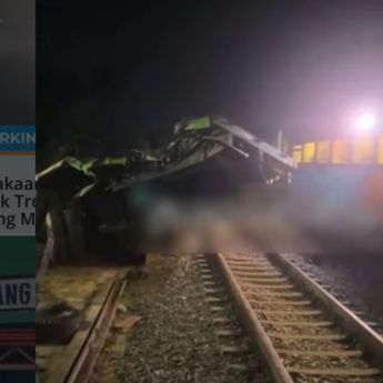 VIDEO: Truk Dihantam Kereta Api, 1 Orang Tewas