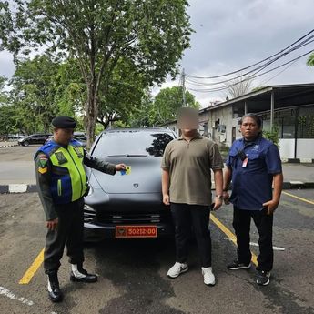 Kemhan Buka Suara soal Mobil Porsche Cayenne Pakai Plat Dinas