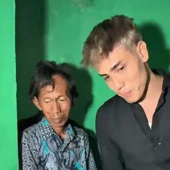 Tangis Penjual Es Gabus Viral dan Istri Dapat Hadiah Umrah Gratis dari Aisar Khaled