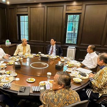 Seskab Teddy Ikuti Brainstorming Ekonomi Bersama Tokoh Nasional di Kantor Kemenko Perekonomian