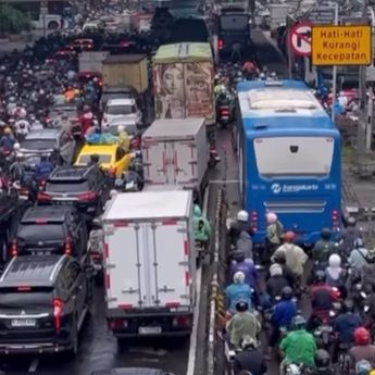 Banjir Rendam Jalan Daan Mogot, Kemacetan Parah Mengular hingga 5 Kilometer