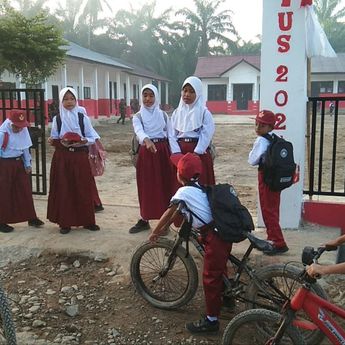 Penampakan SD di Sumut Sebelum dan Sesudah Banjir: Kini Anak-anak Sudah Sekolah Lagi