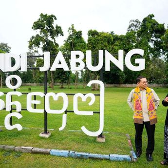 Menbud Fadli Zon Tinjau Revitalisasi Candi Jabung di Probolinggo
