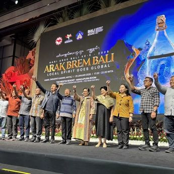 Hari Arak Bali Ke-6, Kemenperin Serahkan Izin Usaha Arak Bali ke Pemprov