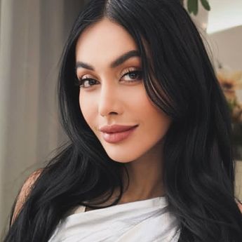 Denada Kini Selipkan Nama Ressa Rizky di Bio Instagramnya