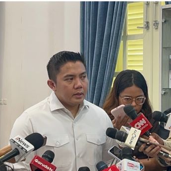 Seskab Teddy Bantah Prabowo Pakai Dua Pesawat Kenegaraan ke Luar Negeri