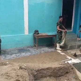 Masjid dan Gereja di Tapanuli Sumut Turut Dibersihkan TNI, Fokus Singkirkan Tanah dan Lumpur