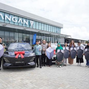 Changan Indonesia Resmikan 3 Dealer Sekaligus, Serahkan Unit Perdana Lumin dan Deepal S07 ke Konsumen