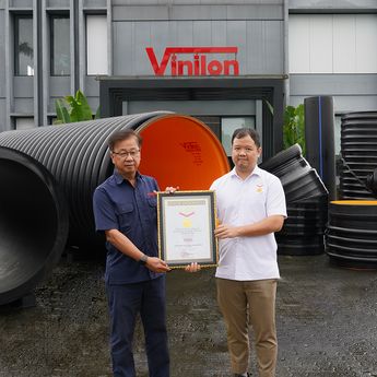 Vinilon Group Pecahkan 2 Rekor MURI lewat Produksi Pipa Terbesar di Indonesia