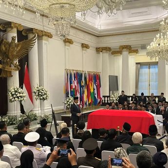 Kemlu RI Beri Penghormatan Terakhir untuk Mendiang Dubes RI Agus Widjojo