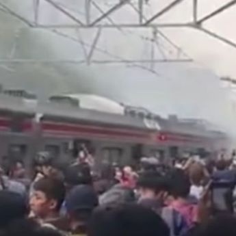 KRL Keluarkan Asap di Stasiun Universitas Pancasila Jagakarsa, Penumpang Sempat Panik