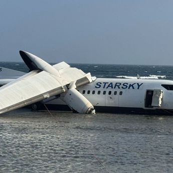 Pesawat Starsky Aviation yang Angkut 55 Orang Tergelincir Masuk ke Laut Saat Mendarat Darurat