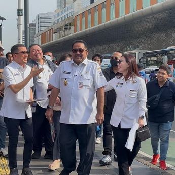Tinjau Persiapan Imlek 2026 di Bundaran HI, Rano Karno: Jakarta Menyambut dengan Serius