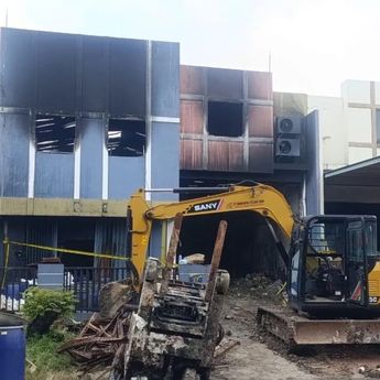 KLH Selidiki Kebakaran Gudang Pestisida yang Cemari Sungai Cisadane