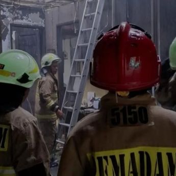 Gudang Peralatan Masak di Pasar Minggu Kebakaran, 76 Personel Damkar Dikerahkan