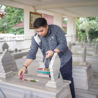 Kawendra Ziarah Ke Makam Kakek Presiden Prabowo, Margono Djojohadikusumo di Banyumas