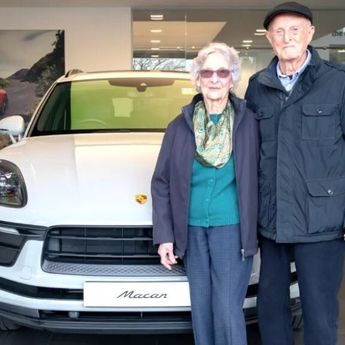 Kisah Derek Evans, Wujudkan Mimpi Beli Porsche Pertama di Usia 92 Tahun