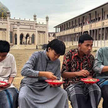 DPR Mau Santri Tak Rendah Diri Karena Sekolah di Pesantren