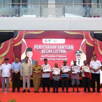 Berkat Becak Listrik Gratis dari Prabowo, Penarik Becak Lansia di Kediri Tak Perlu Lagi Lelah Mengayuh