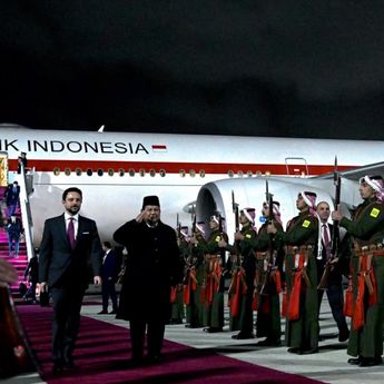 Prabowo Tiba di Amman, Disambut Putra Mahkota dan Dikawal F-16 AU Yordania
