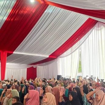 Ferry Juliantono Dorong Keluarga Penerima Manfaat Naik Kelas Lewat Koperasi Desa